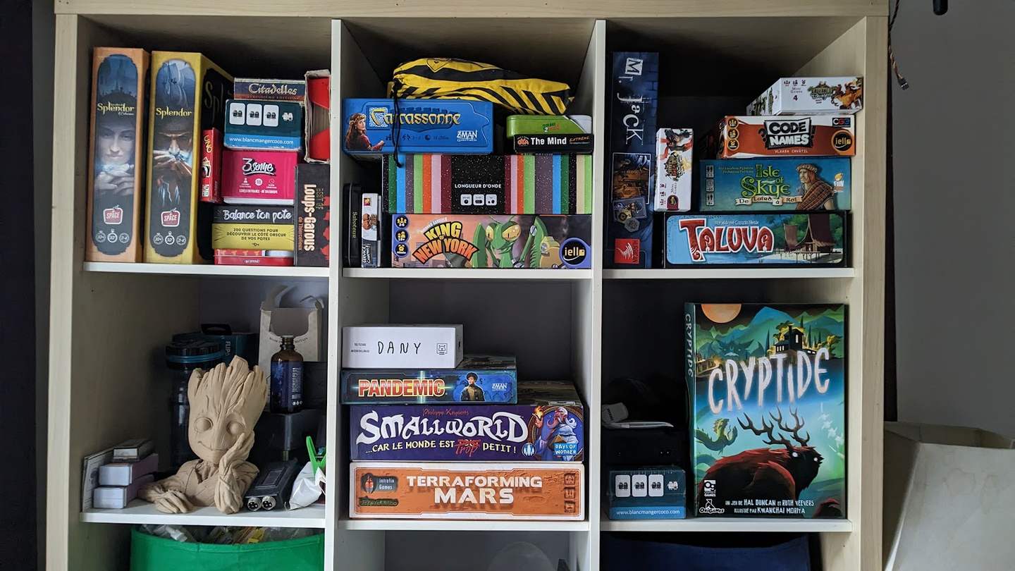 Etagere de jeux de societe
